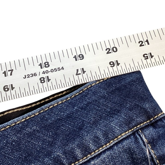 NWT CATO Women’s Contour Fit Hourglass Hi Rise Denim Shorts 22W 4.5” Stretchy - Picture 5 of 12